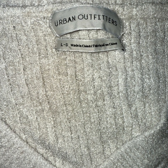 Urban Outfitters V-Neck Cropped Sweater - Picture 2 of 2
